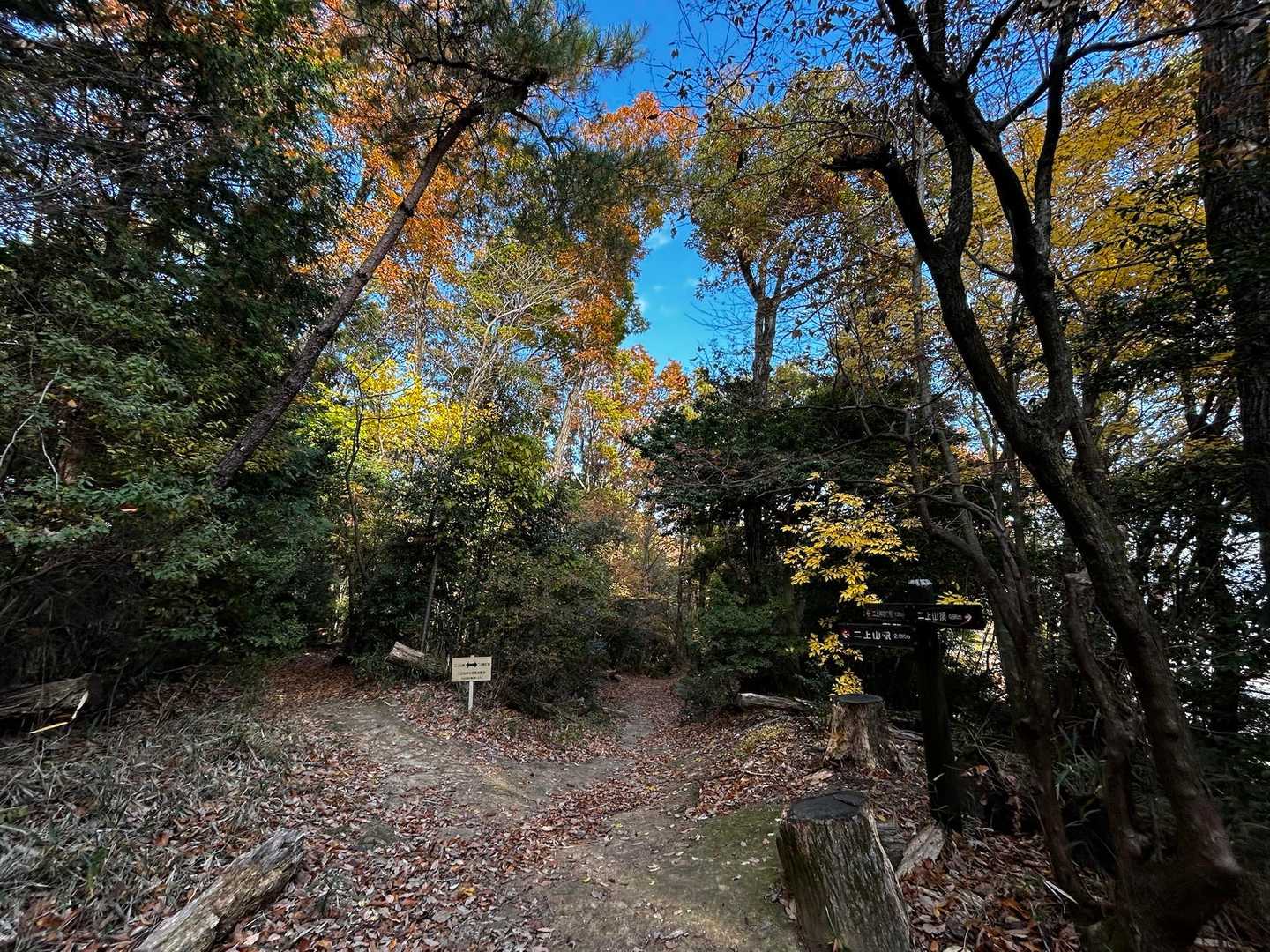 葛城修験の経塚と寺院、雄岳と雌岳の二上山の写真