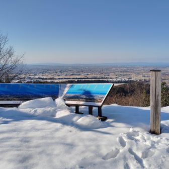 山頂から高岡・氷見方面遠望。