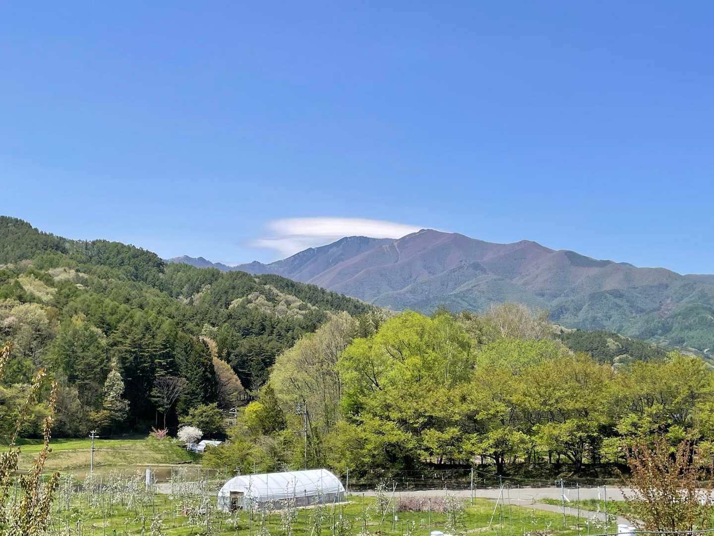 経ヶ岳も見えます😃