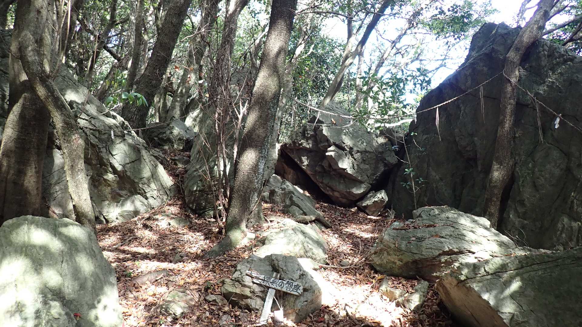 木葉猿奥の磐座（いわくら）と書いてある夫婦岩らしい