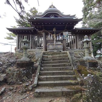 山頂の西金砂神社本殿