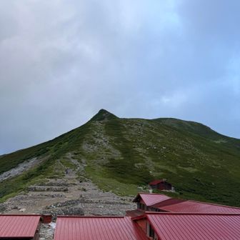 双六岳でご来光待ちしましたがガスガス
荷物まとめて下山しましょ〜