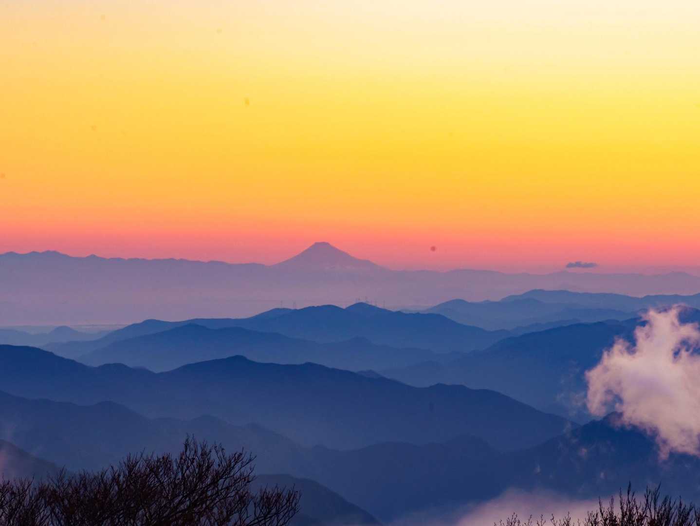 百名山から百名山を眺める
初めて富士山🗻を見ることができました‼️
感動‼️‼️