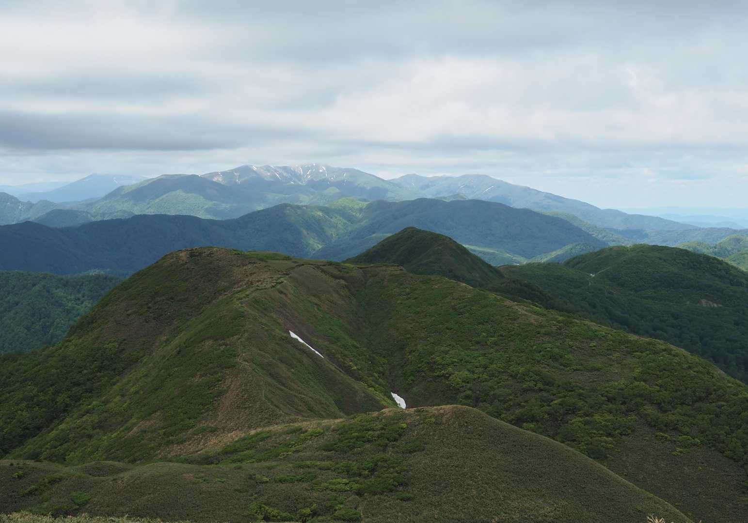 下山開始
どっしりした和賀岳がいいね！