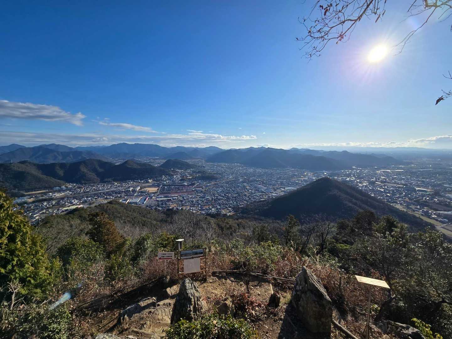 山頂からの景色
良い天気ですが風が冷たい🙄
