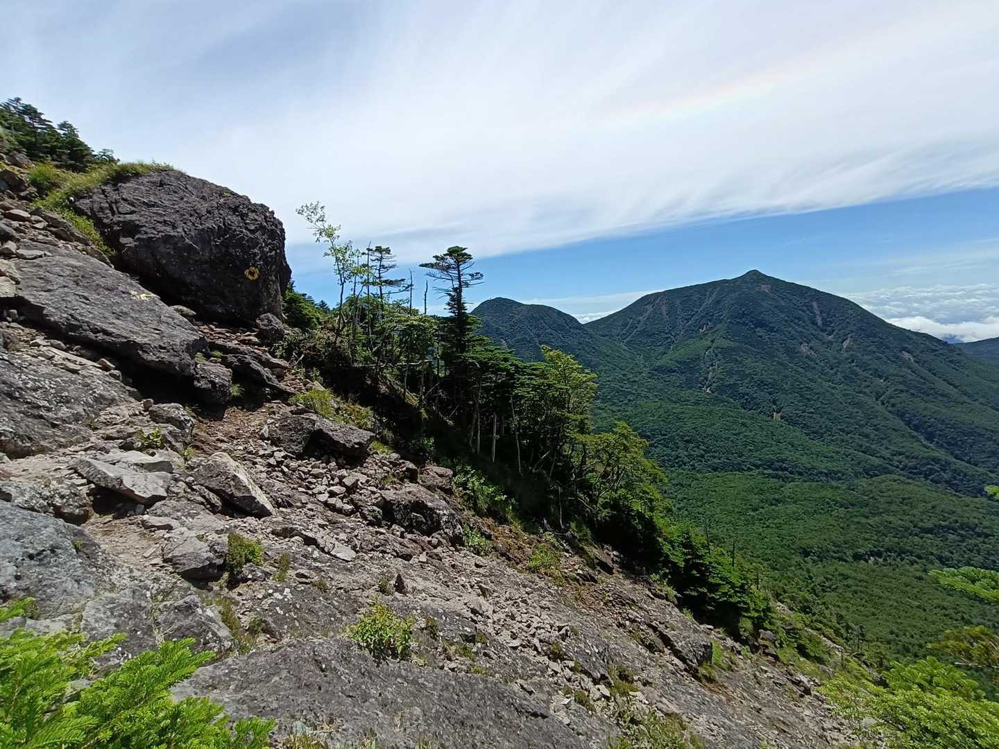 女峰山～専女山の「馬の背渡り」、大真名子山の「千鳥返し」は経験済みなので、「新薙」で日光三嶮は終了。

まぁ～新薙も含めて「これで終わり！？」っていう肩透かし感はあるよね。
