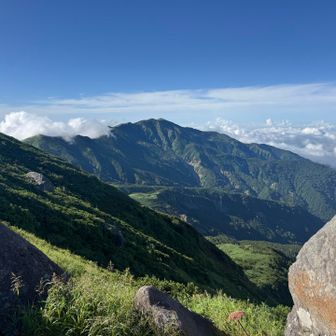 黒ボコ岩到着。