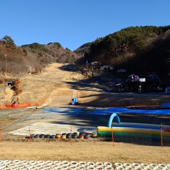 パラダスキー場
こちら側はオープン前。
北側はオープンしてました。