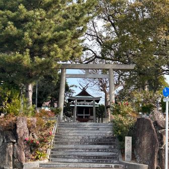 三鍋王子
鹿島が裏返した3つの鍋に見えるから三鍋