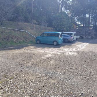 登山口すぐのところに車が停められそうなスペースが