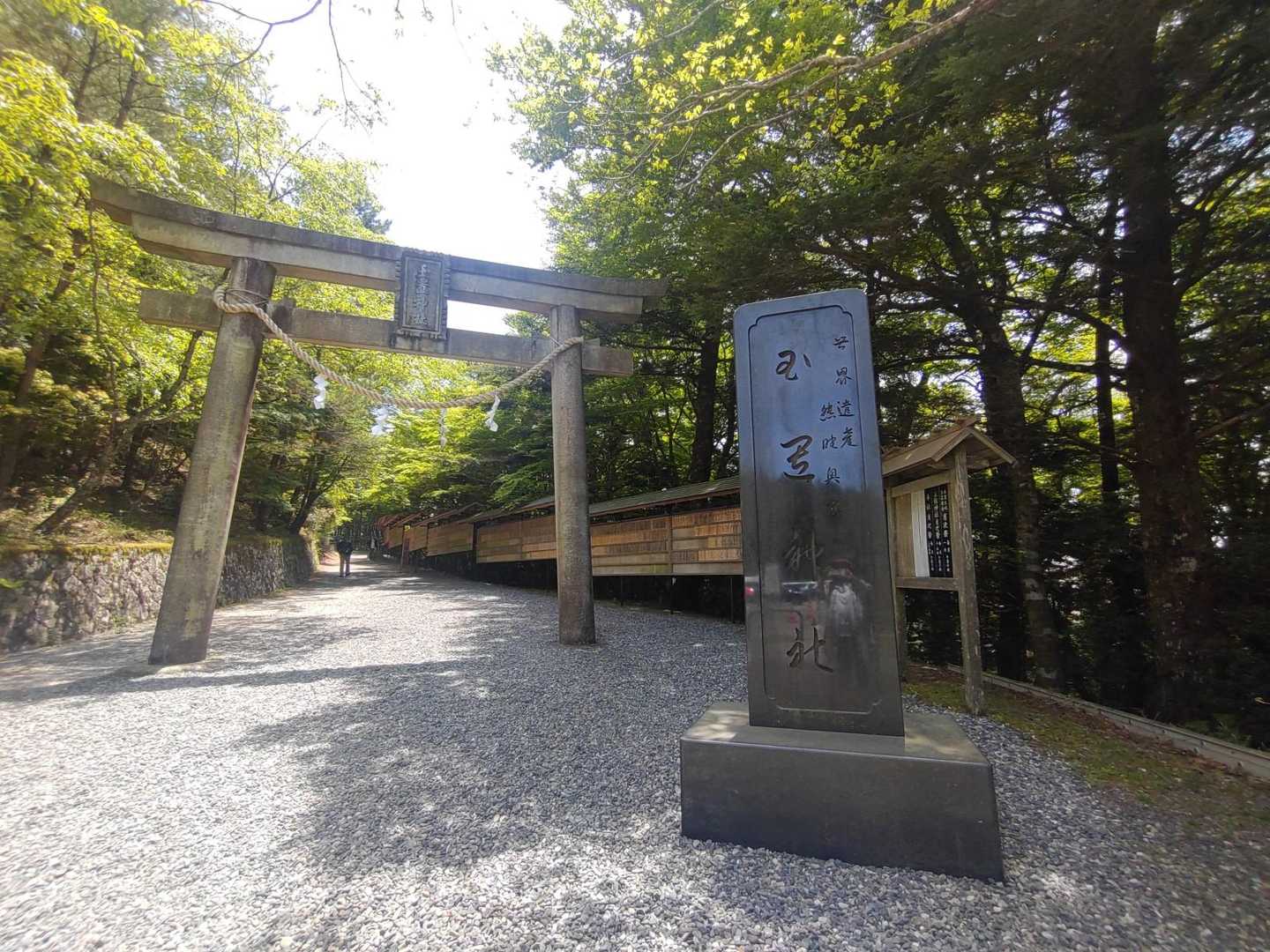 こちらから神社へ