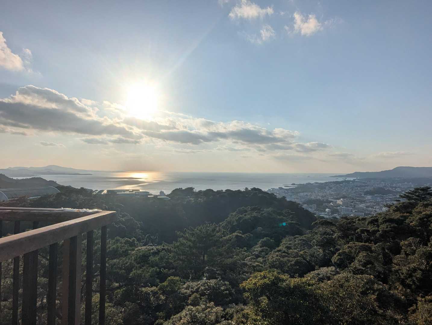 展望台まで下りてくる頃には日がもうそこまで☀