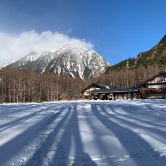 バスターミナル。明神岳は強風