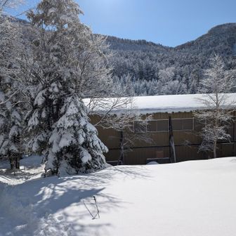 オーレン小屋の裏に出ました
♪アーア〜
