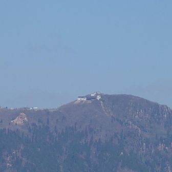 ロープウェイ山上駅
カレーうどん食いてぇ〜