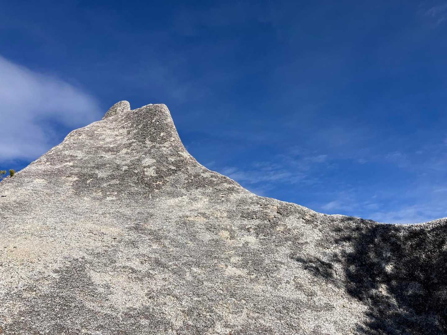 花崗岩の美しい山頂付近。