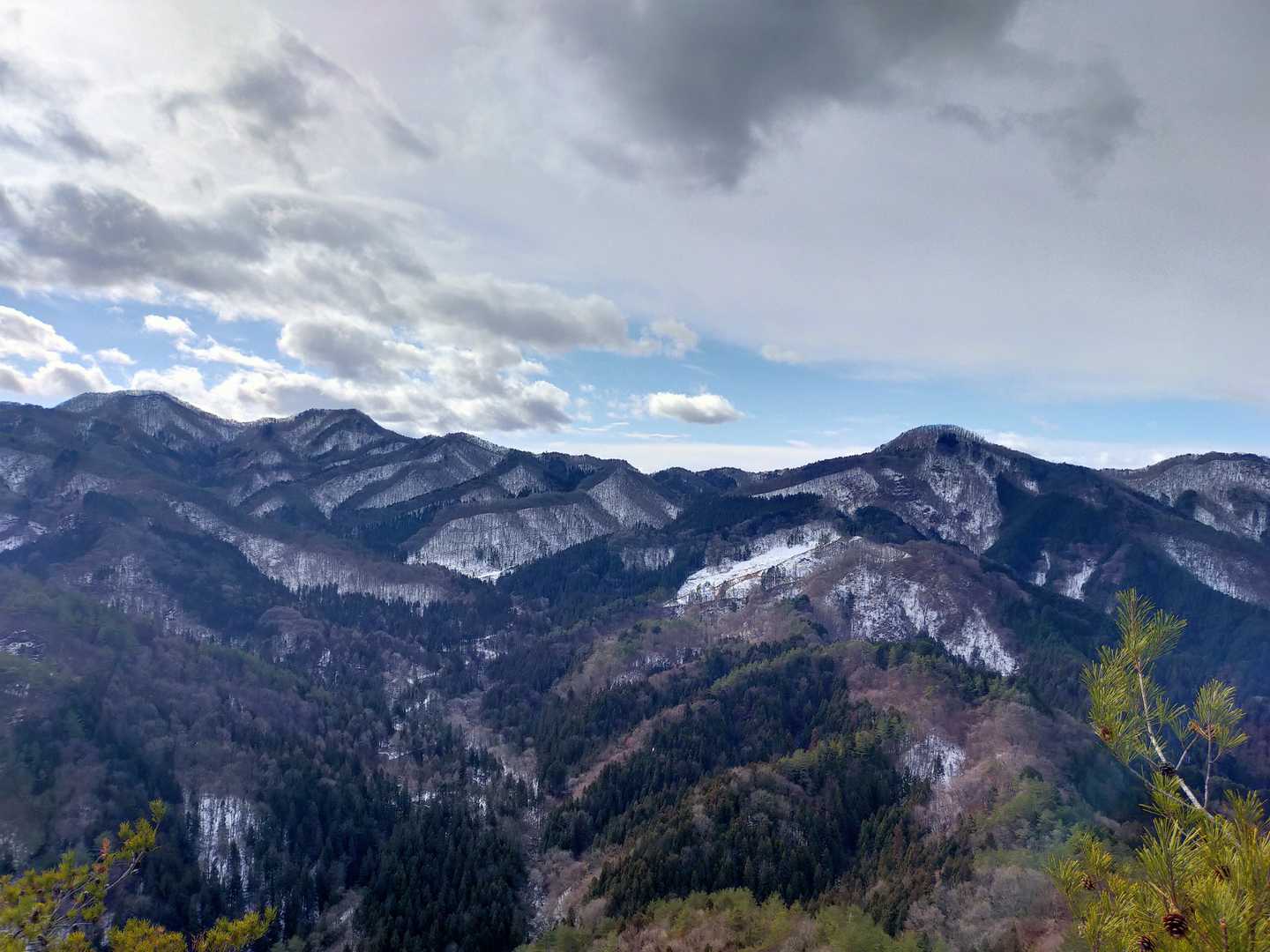 山頂手前
見晴らしイイ所で