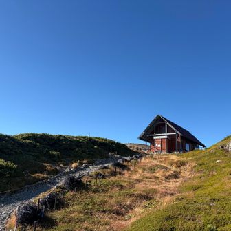 悪沢岳から1時間
中岳避難小屋からの