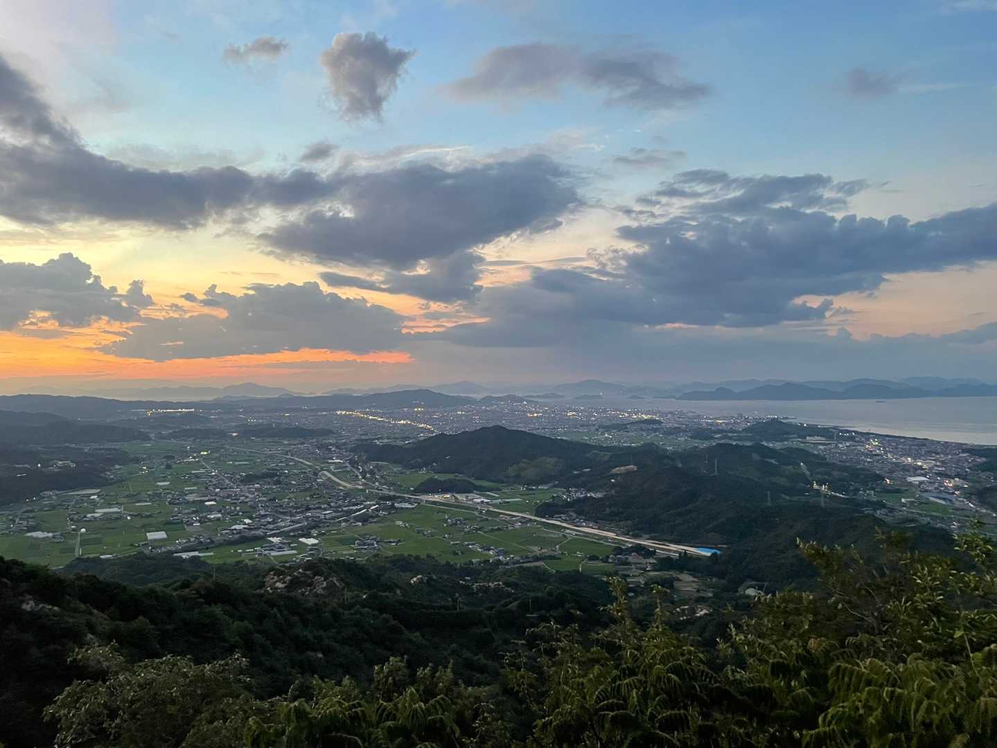 今治の街に明かりが灯るのを待ちます😉