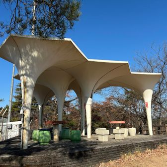 レトロアンティークな休憩所！
なんか好き、大好き！
ちなみに、この脇に最終水場があります。