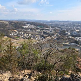途中、眼下を見下ろす👀
『そういえば…今もあの建物あるんだろうか？』
下山してから、ある建物に寄り道することにした。