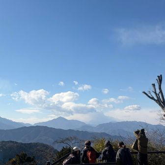 大見晴台　今日の富士山は雲に好かれたようだ