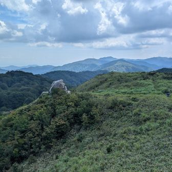 イルカ岩、
こっち側から見たら全然イルカじゃない