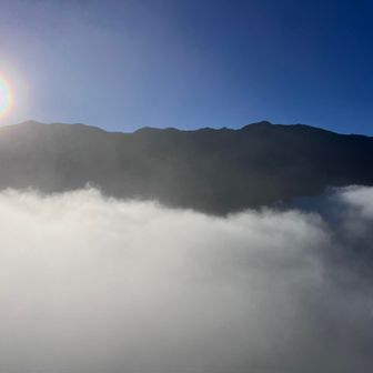 ガスの上に出たよ！太陽嬉しい〜☀️けど最近の私たちは絶対焼きたくない紫外線怖い〜っていう矛盾。