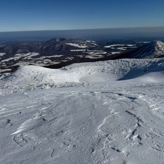井戸岳山頂脇の沼