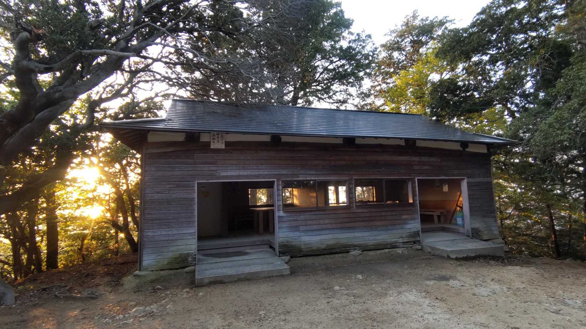立派な小屋です