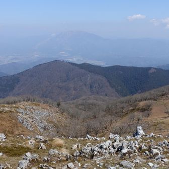 伊吹山はかすんでる