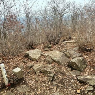 この山頂広場で、後に水筒事件発覚💦
この先に眺望が良い場所があるので進む