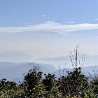 南方向に眺望があるが 霞んで見えにくい😅 大津島だろうか？