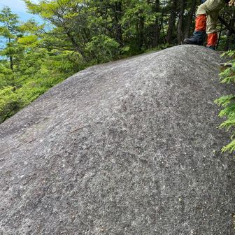 展望台の大岩
なかなか緊張感たっぷり