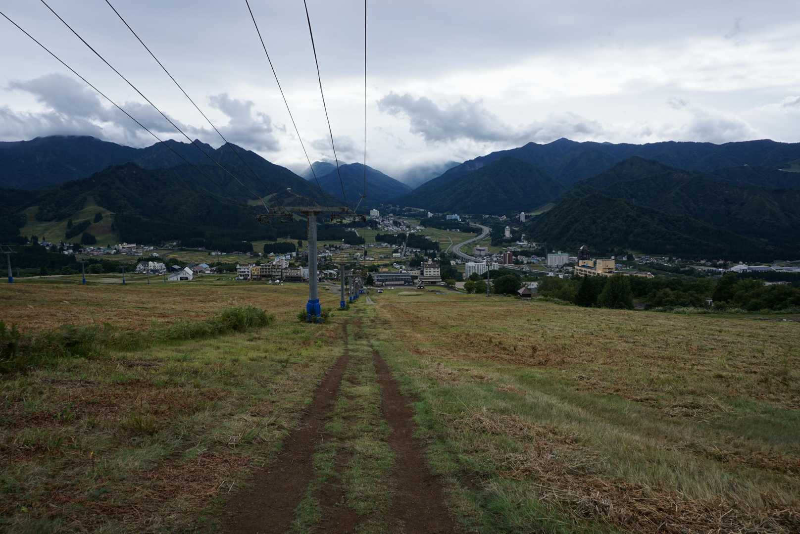 リフトの下を歩くよ