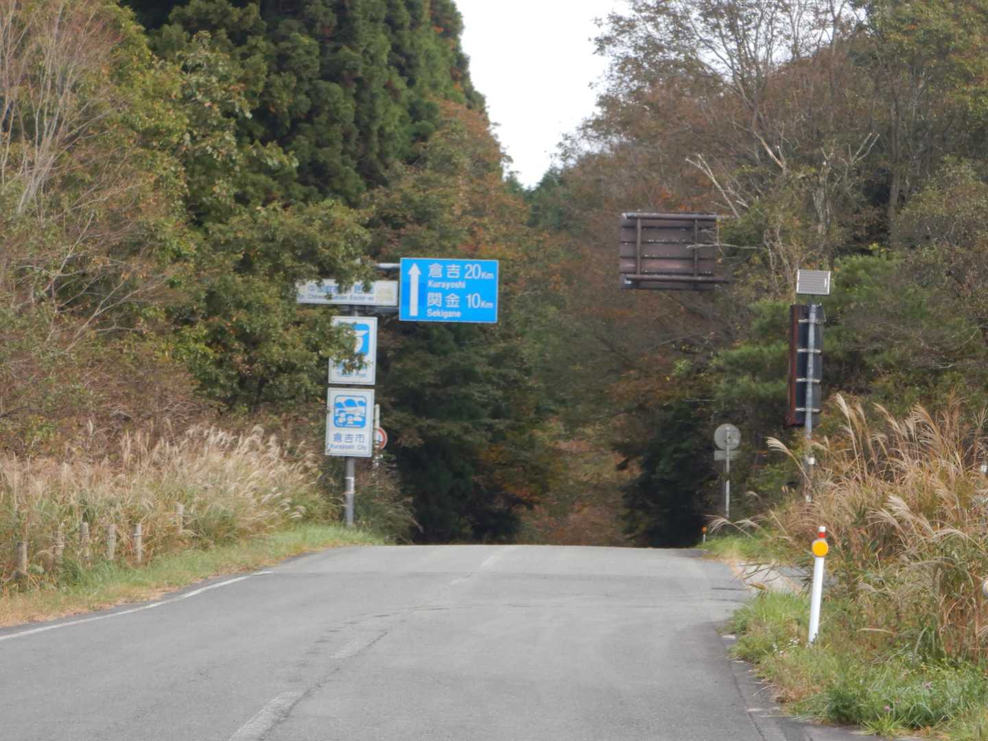 ここは犬挟峠
峠の向こうは鳥取県倉吉市です。
