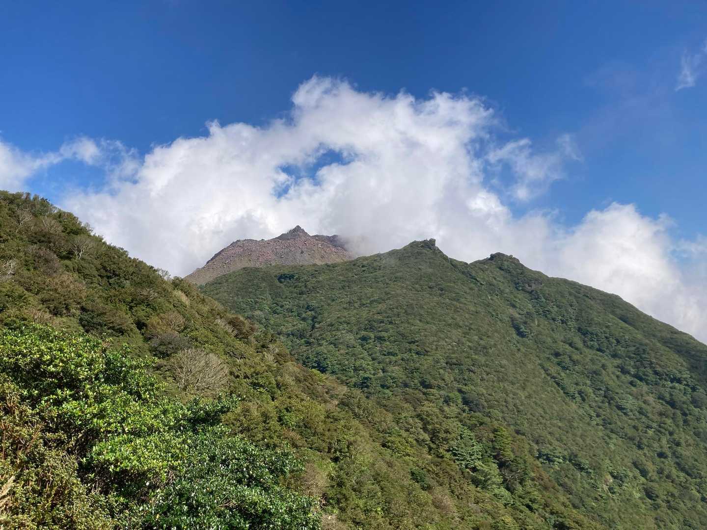帰路に普賢岳と平成新山を振り返り