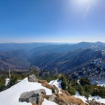 奥駆道 釈迦ヶ岳方面
黄砂の影響もそれほど無くて良かった