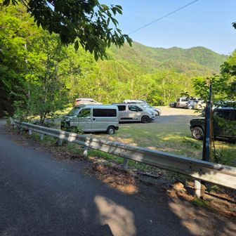 16時前に駐車場に到着。
「かじか荘」の日帰り温泉の受付時間は14時半までなので、全然間に合わなかったですね😅