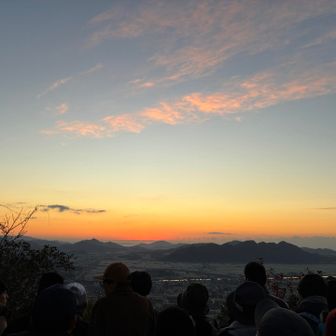 たくさんの方が日の出を待っています