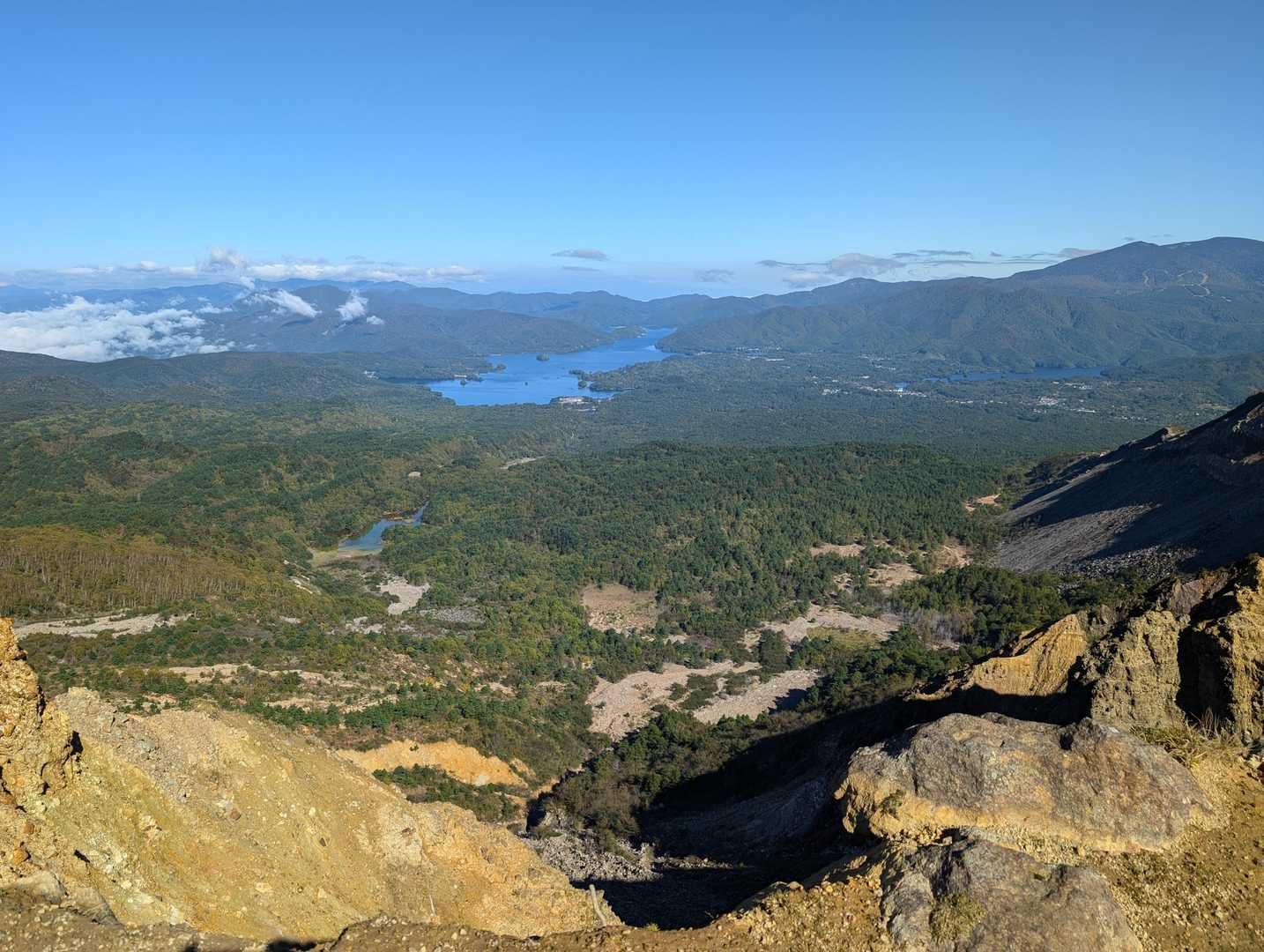 北側：桧原湖と西吾妻山方面