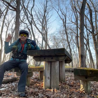 山頂標識はありませんでしたが代替えプランでの七座目はニフシオヤコツでーす🙌🙌

これまでメイン山活で1日いっぱい山歩きを楽しむ！に重きを置きがちで低山ピークハントはあまりしてきませんでしたが⛰️しっかりとしたプランニングによってそれに劣らない山活が出来るんだ👍…なぁんて今更感は否めませんが学ばせてもらえた様な気がしました😇
大満足の1日🤗…だけど改善点も目に見えて分かりピークハンターへの道はなかなかに険しいわー‼️🌟