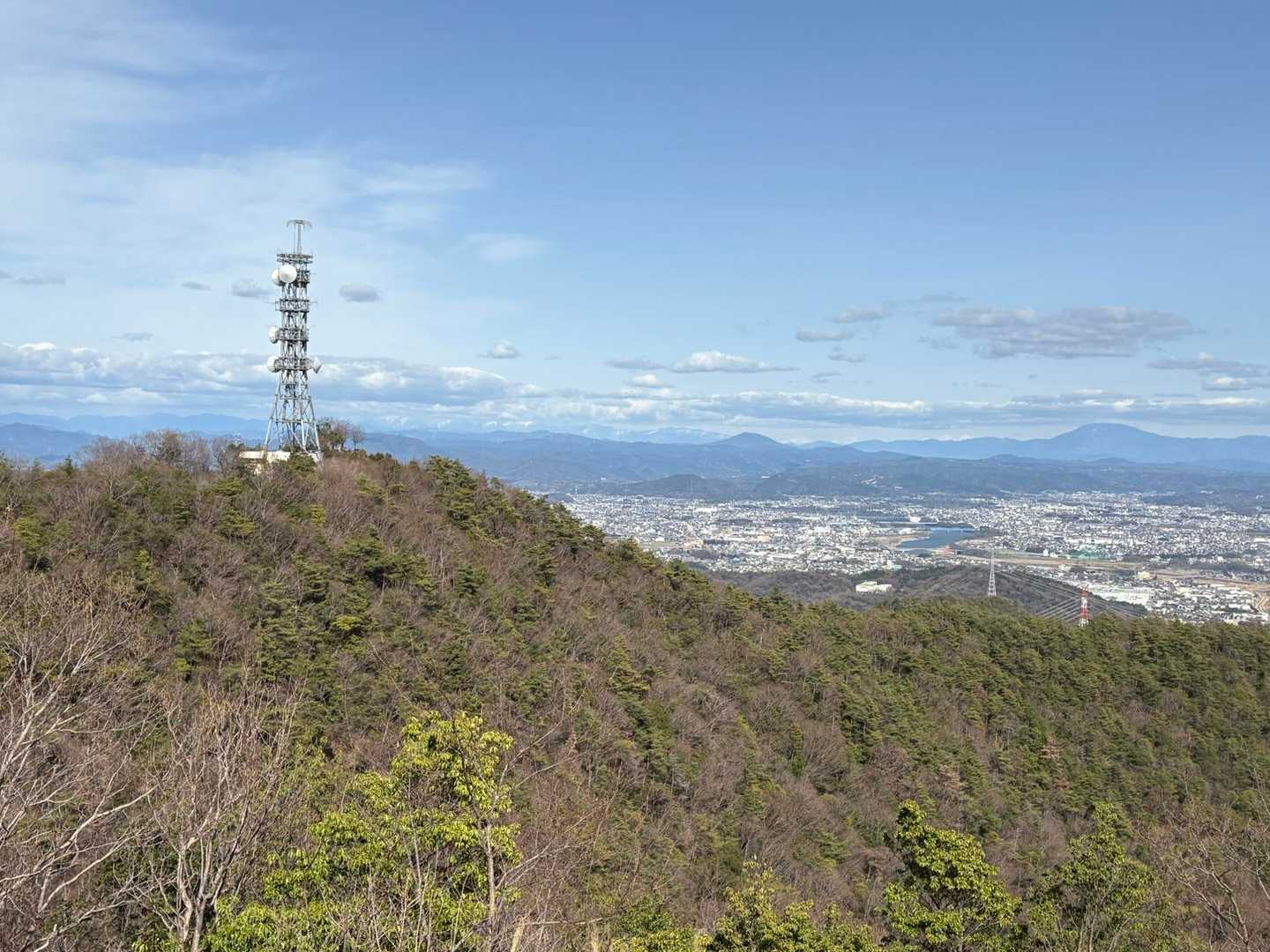 明王山が見えます。ここから先は風が強く、激寒でした。
