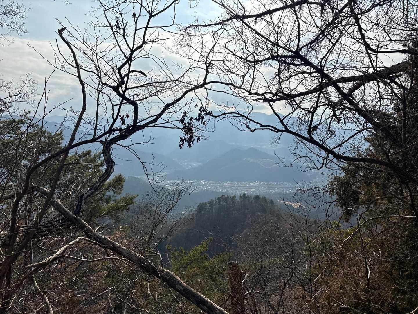 ぽこんとしたあの山はのぼれるのしら？
