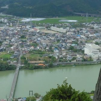山頂からの飛騨川超えの鬼飛山🙋