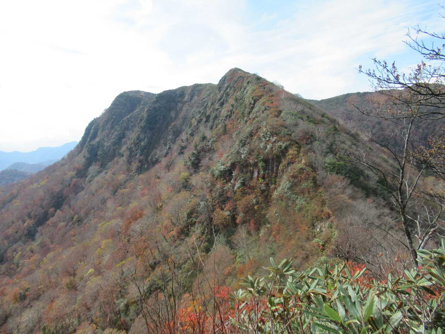 後ろを振り返って見るとなかなか凄い景観だ