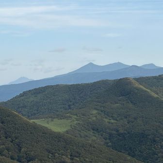 うっすら恵庭岳と徳舜瞥山