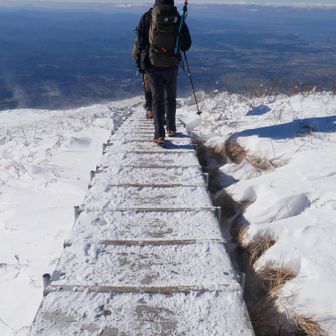 さぁ、下りましょう
小屋から出ると、さらに風が強くなっていました(油断すると、木道から落ちそうになるくらい😱)