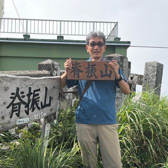 ジィジも✌️

YAMAP始めて4回目の登頂。人生で10回目くらいかな😌