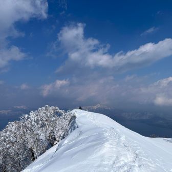 お菓子を食べながら休憩。ポカポカ陽気でした。
